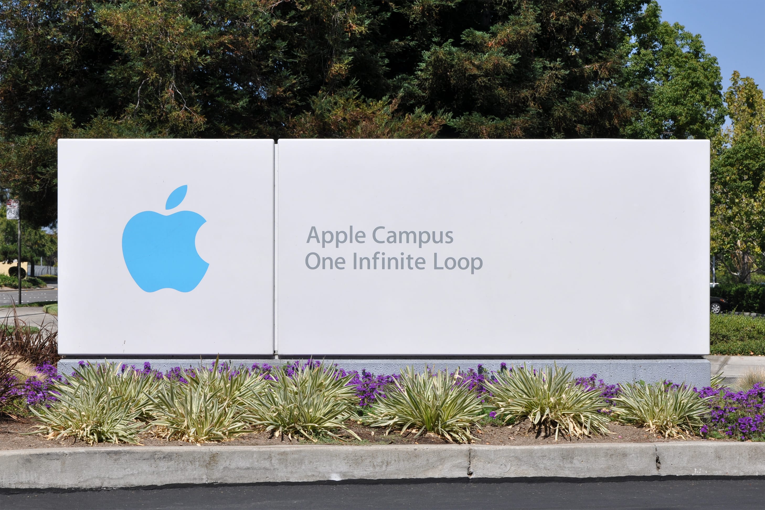 Zdjęcie okładkowe wpisu Apple wart bilion dolarów – jako pierwsza spółka na świecie