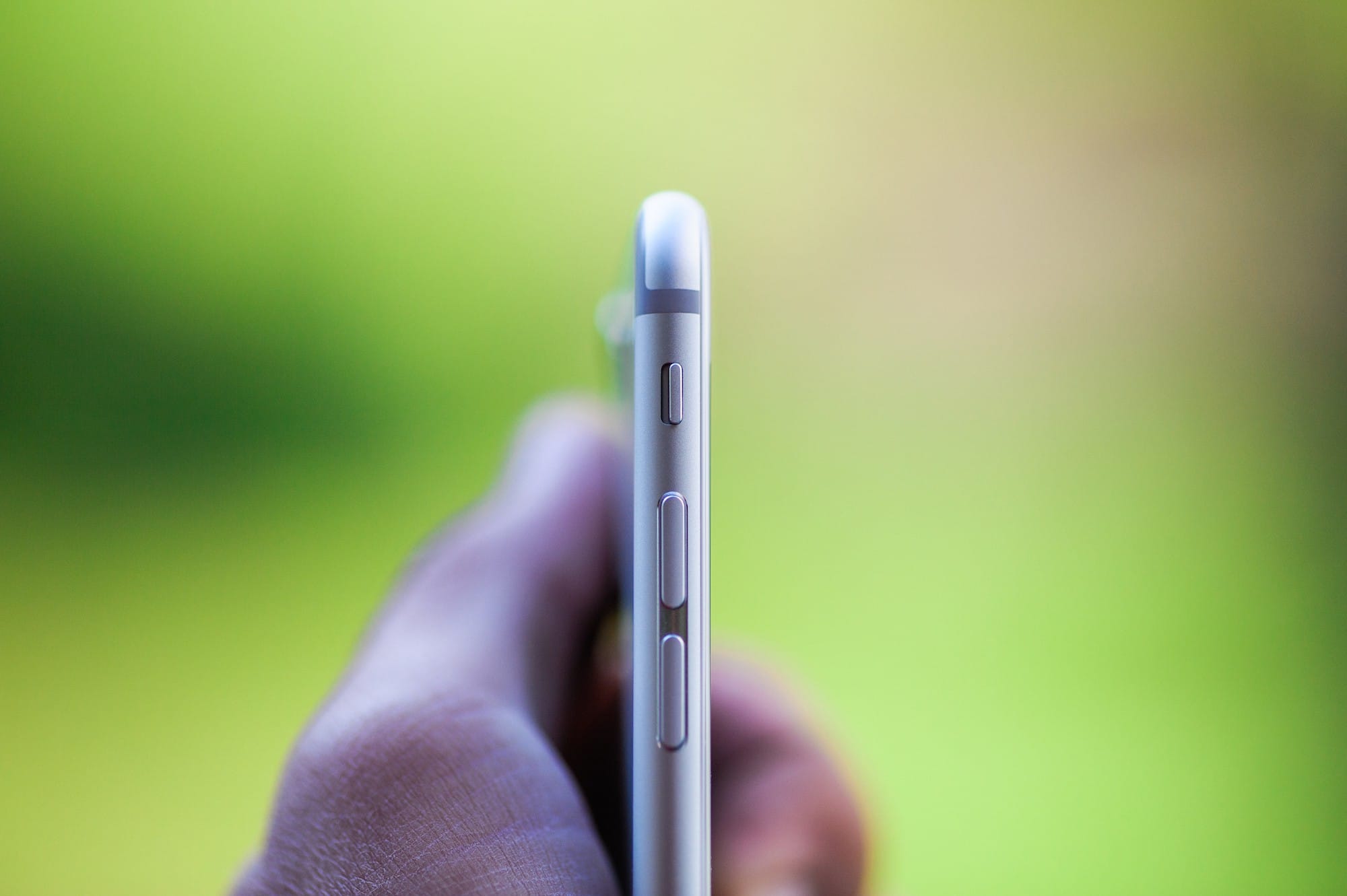 Zdjęcie okładkowe wpisu Kolejna generacja iPhone’ów ma mieć około 6 mm grubości