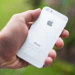 Zdjęcie okładkowe wpisu: Apple oszukuje swoich użytkowników, dając im możliwość uaktualnienia iOS-a do nowszej wersji na starszym sprzęcie