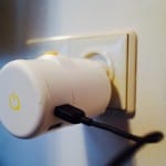 Zdjęcie okładkowe wpisu: Twist Travel Adapter – 4-portowa ładowarka z końcówką EU, GB i US