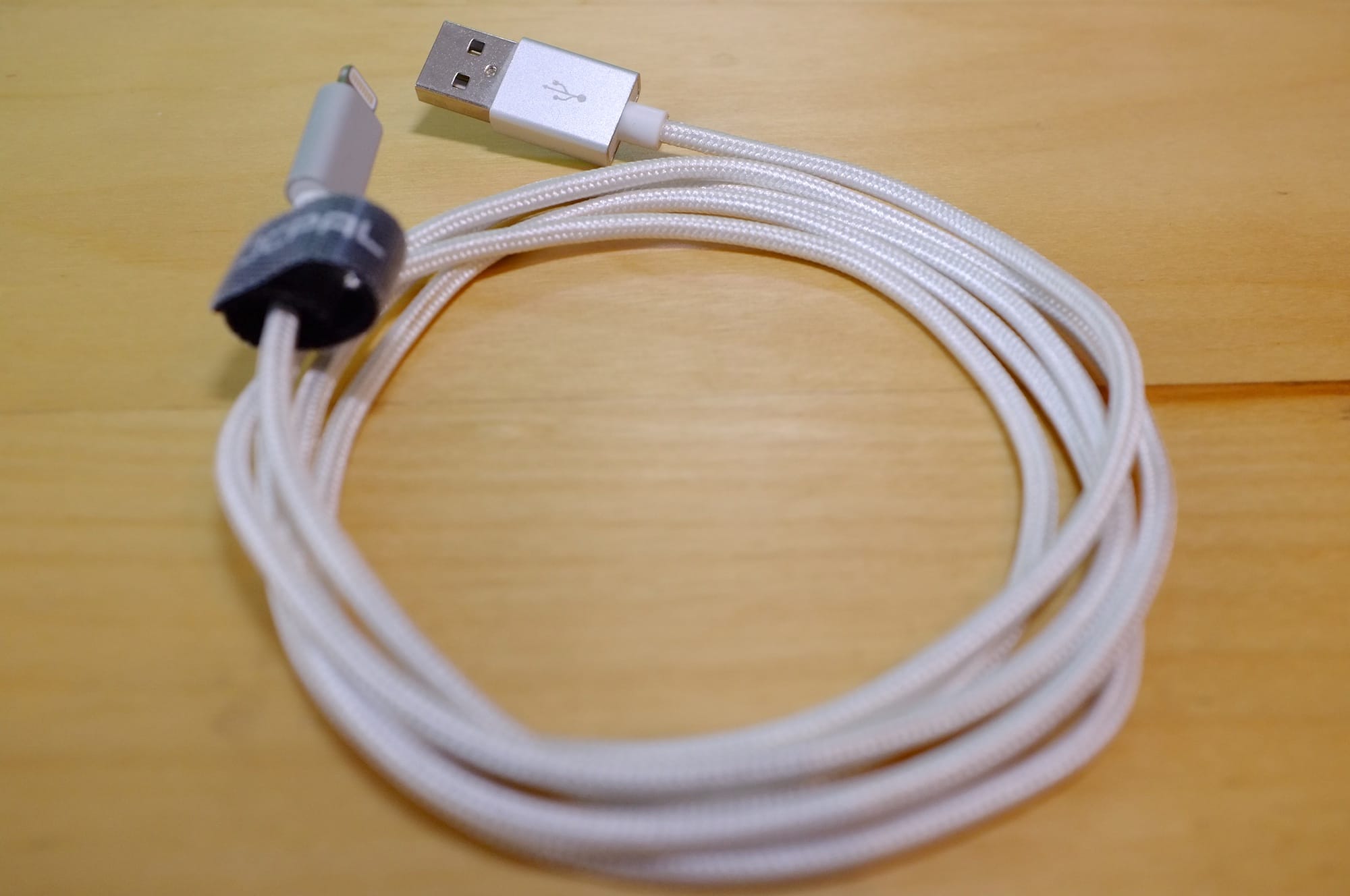 Zdjęcie okładkowe wpisu Pleciony kabel Lightning od JCPAL – pierwsze wrażenia