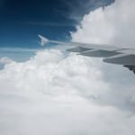 Zdjęcie okładkowe wpisu: Darmowe gazety w samolocie – jak skorzystać z e-prasy oferowanej przez linie lotnicze?