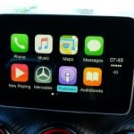 Zdjęcie okładkowe wpisu: Chcesz wygodnie korzystać z Apple CarPlay? Kup drugiego iPhone’a
