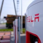 Zdjęcie okładkowe wpisu: Tesla robi rewolucję w Polsce. Supercharger w Rumi oficjalnie otwarty dla wszystkich marek EV