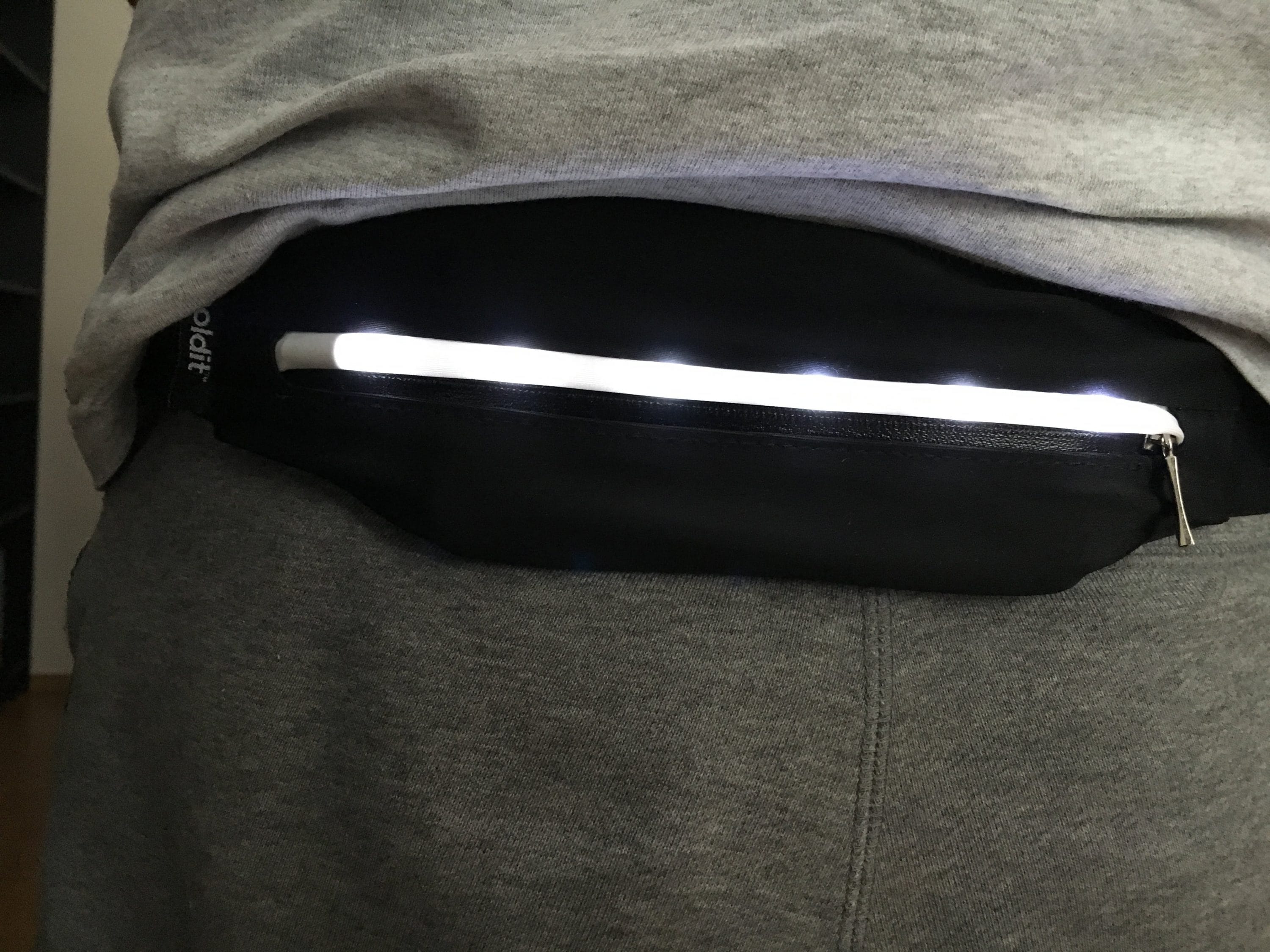 Zdjęcie okładkowe wpisu HoldIt – opaski do biegania z diodami LED