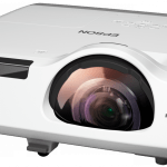 Zdjęcie okładkowe wpisu: Pojedynek projektorów z krótkim rzutem DLP vs 3LCD