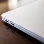 Zdjęcie okładkowe wpisu: MacBook Pro (late 2016) zamiast ładowarki w podróży
