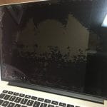 Zdjęcie okładkowe wpisu: Apple po cichu przedłuża program wymiany przetartych ekranów w MacBookach