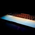 Zdjęcie okładkowe wpisu: Dziennik MacBook Pro 13″ (mid 2019) – dzień 2 – klawiatura, Touch Bar i dodatkowe ustawienia macOS