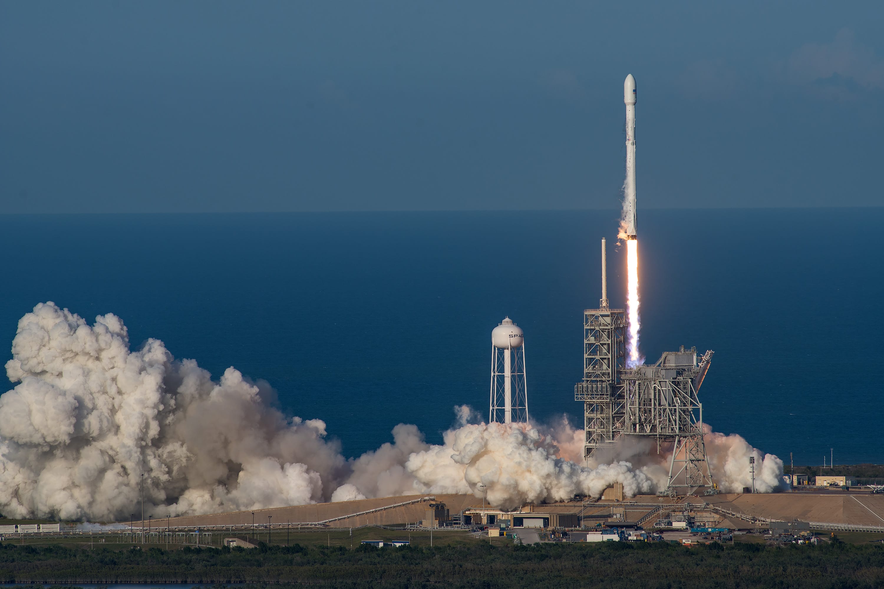Zdjęcie okładkowe wpisu Historyczny start i lądowanie rakiety firmy SpaceX