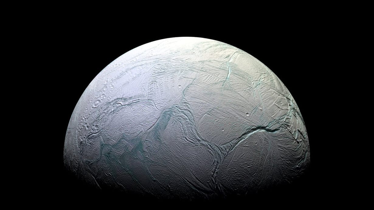 Zdjęcie okładkowe wpisu Najprawdopodobniej istnieje życie pod powierzchnią księżyca Saturna