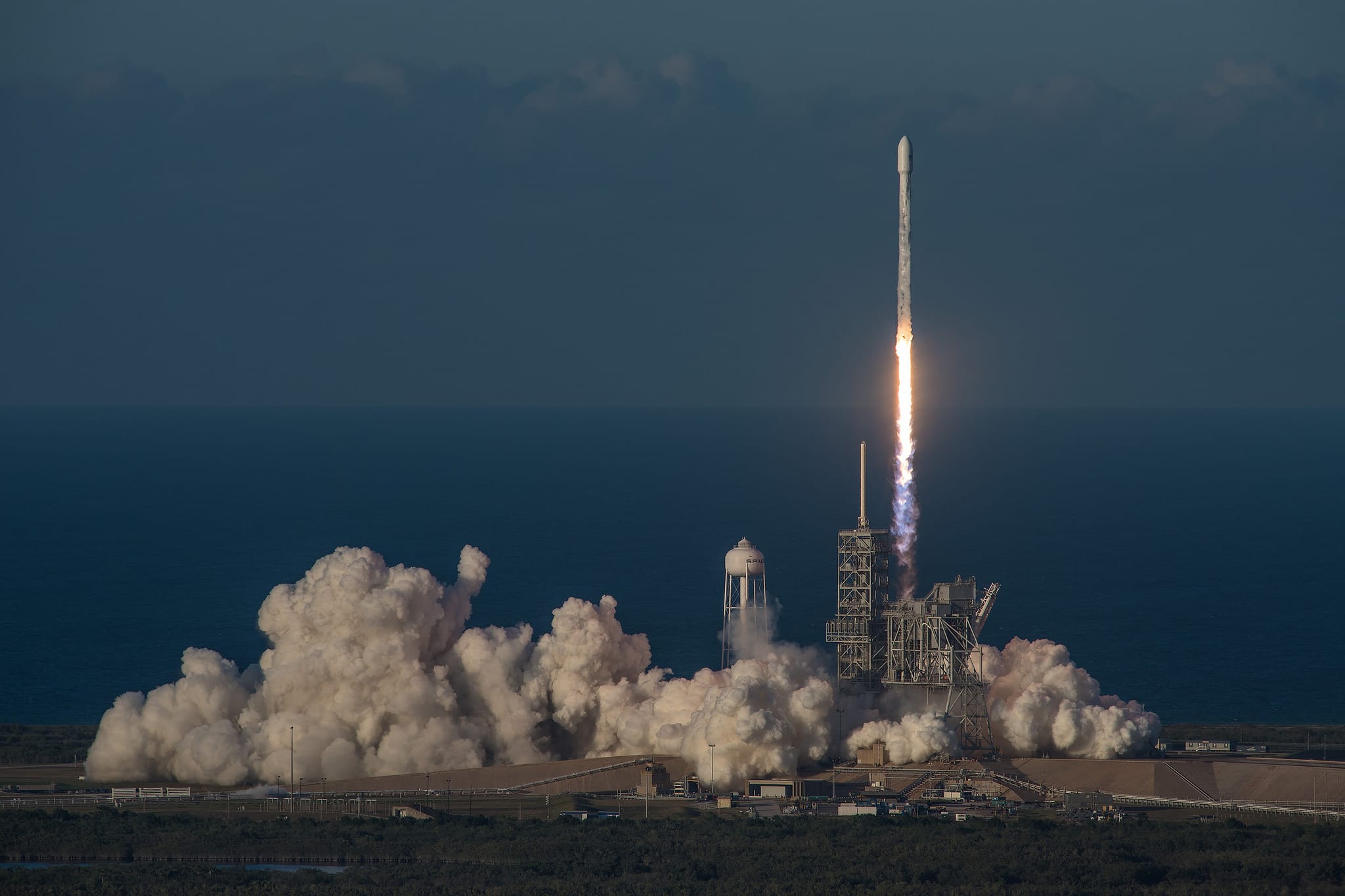 Zdjęcie okładkowe wpisu Start Inmarsat-5 i sporo informacji na temat przyszłości SpaceX