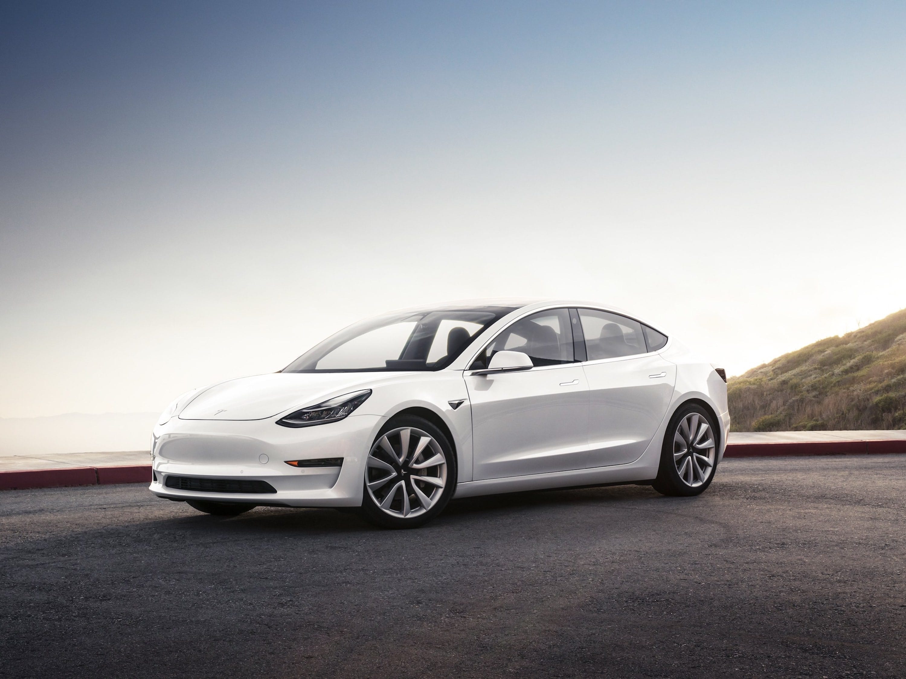 Zdjęcie okładkowe wpisu Tesla Model 3 za 35 tysięcy dolarów wreszcie jest