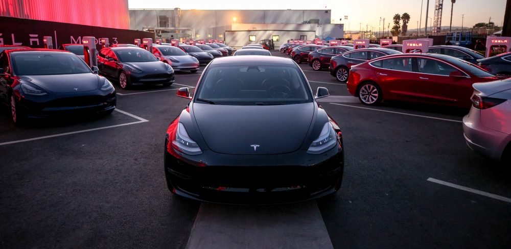 Zdjęcie okładkowe do wpis Tesla Model 3 – wcale nie taki tani, „na jakiego wygląda”