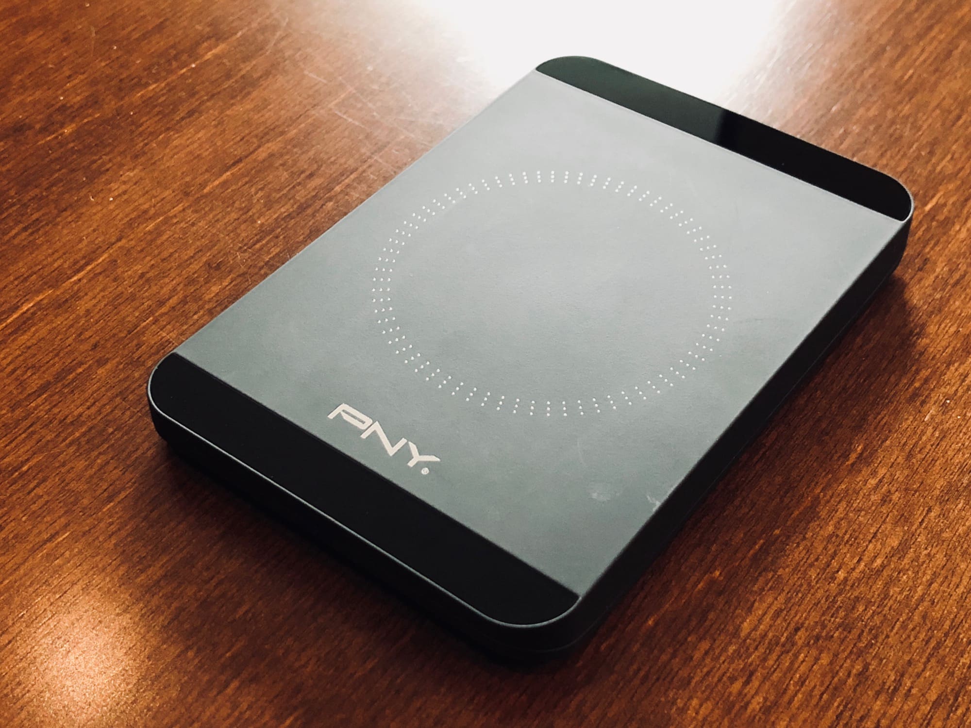 Zdjęcie okładkowe wpisu Test ładowarek Qi do iPhone | PNY Wireless Charging Base