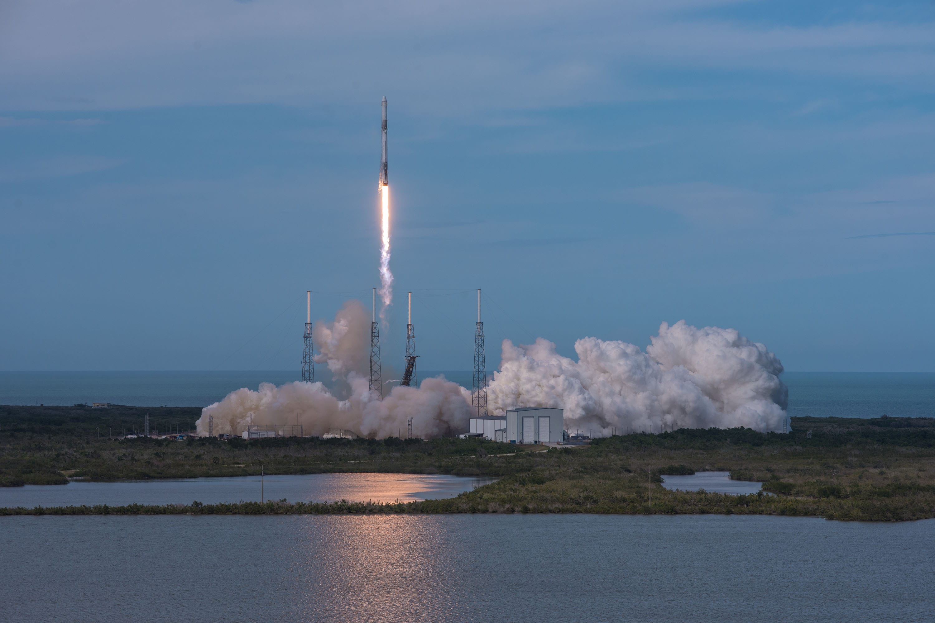 Zdjęcie okładkowe wpisu SpaceX dotrzymało słowa i wystrzeliwuje Falcona 9 co dwa tygodnie