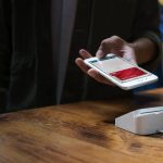 Zdjęcie okładkowe wpisu: To idiotyczne – cieszę się tym, że mogę wydawać kasę w nowy sposób