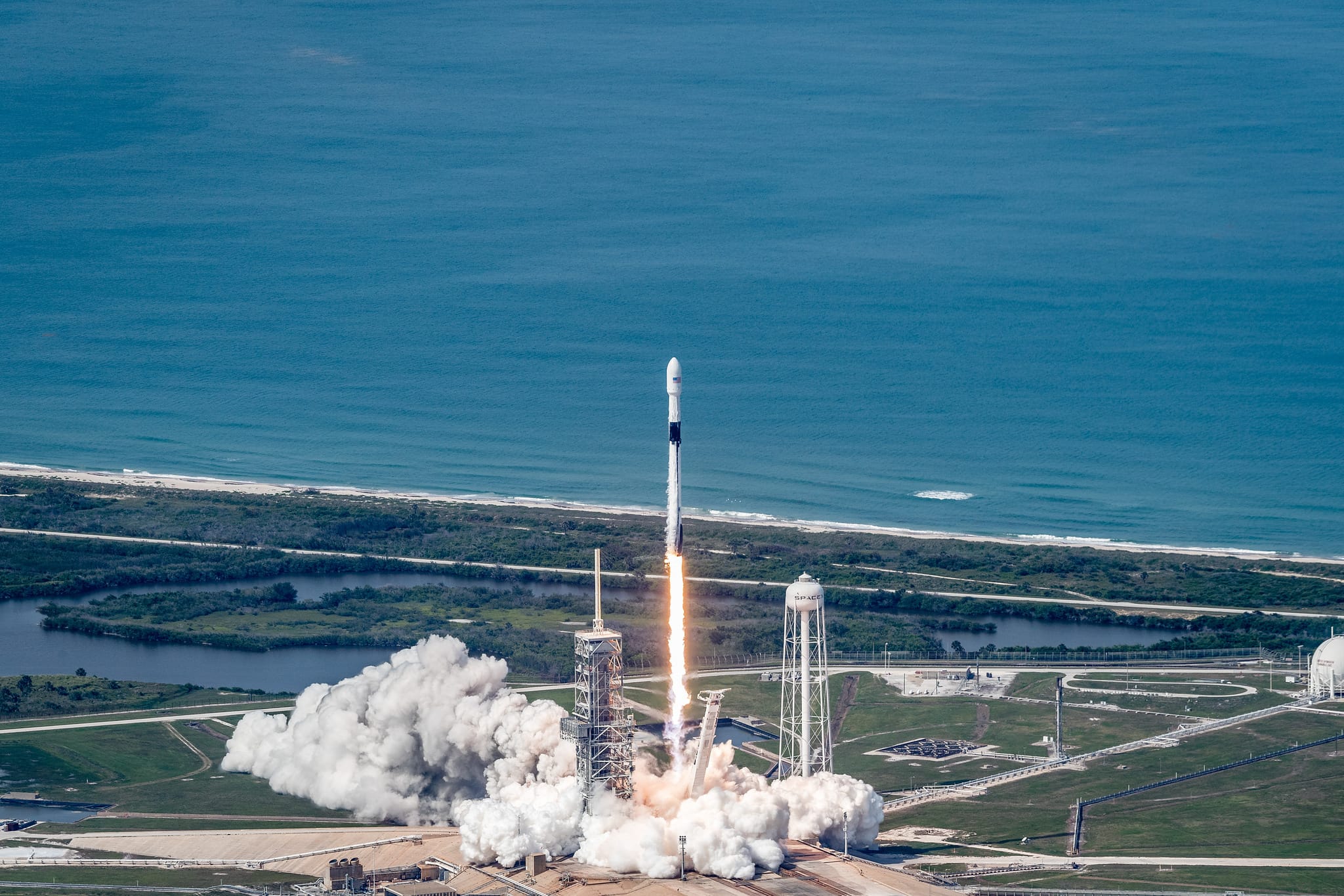 Zdjęcie okładkowe wpisu Trzeci start tej samej rakiety Falcon 9 z polskim satelitą na pokładzie