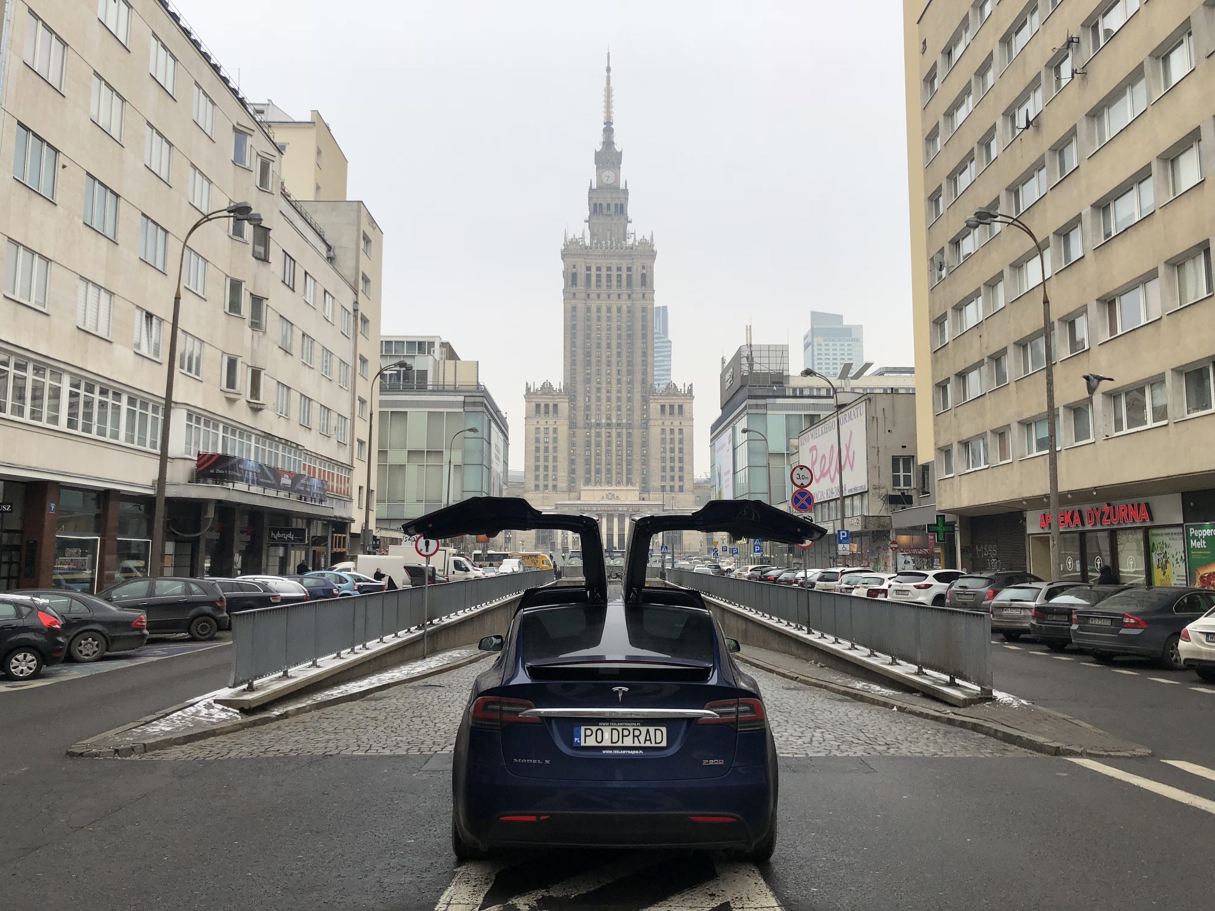 Zdjęcie okładkowe wpisu Tesla X – samochód w wersji beta