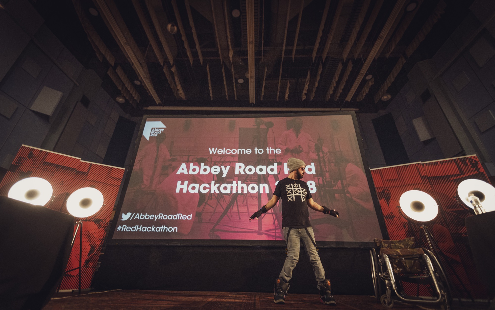 Zdjęcie okładkowe wpisu Przełomowy hackathon w historii Abbey Road Studios z udziałem Miquido i Microsoft – relacja