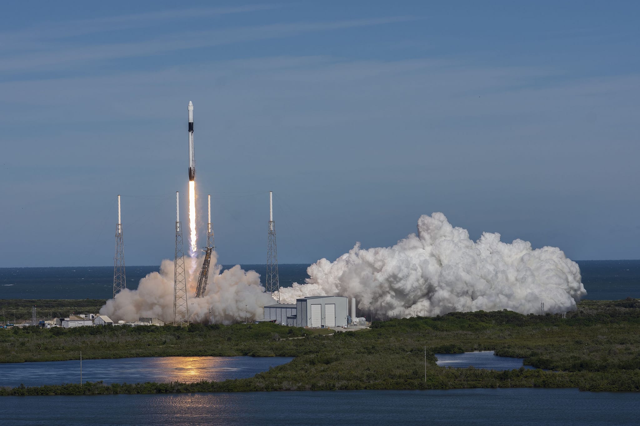 Zdjęcie okładkowe wpisu Awaryjne lądowanie rakiety Falcon 9
