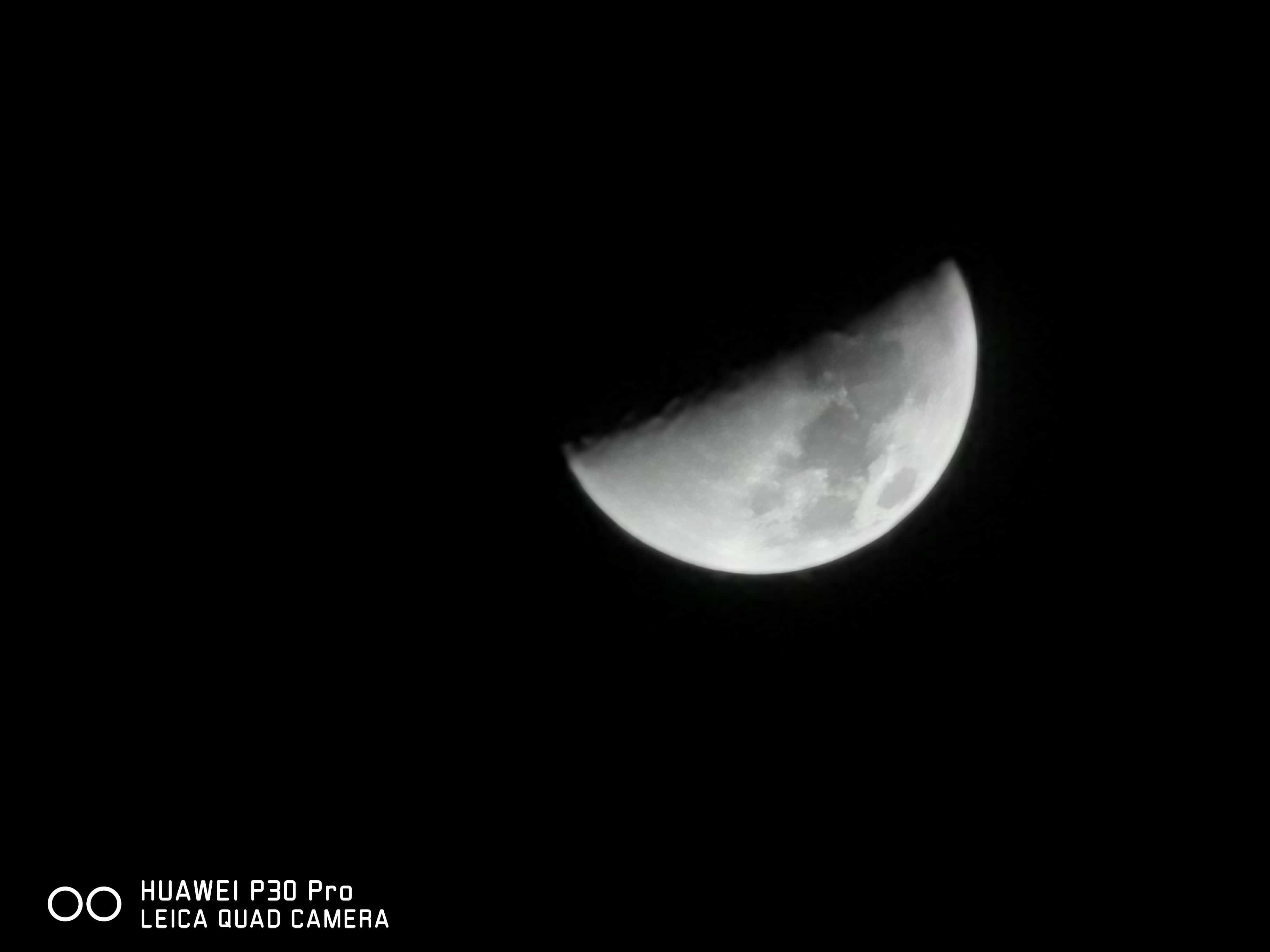 Zdjęcie okładkowe wpisu Huawei P30 Pro w trybie Moon ponoć fabrykuje detale księżyca