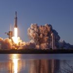 Zdjęcie okładkowe wpisu: Pierwszy komercyjny lot rakiety SpaceX Falcon Heavy zakończony pełnym sukcesem