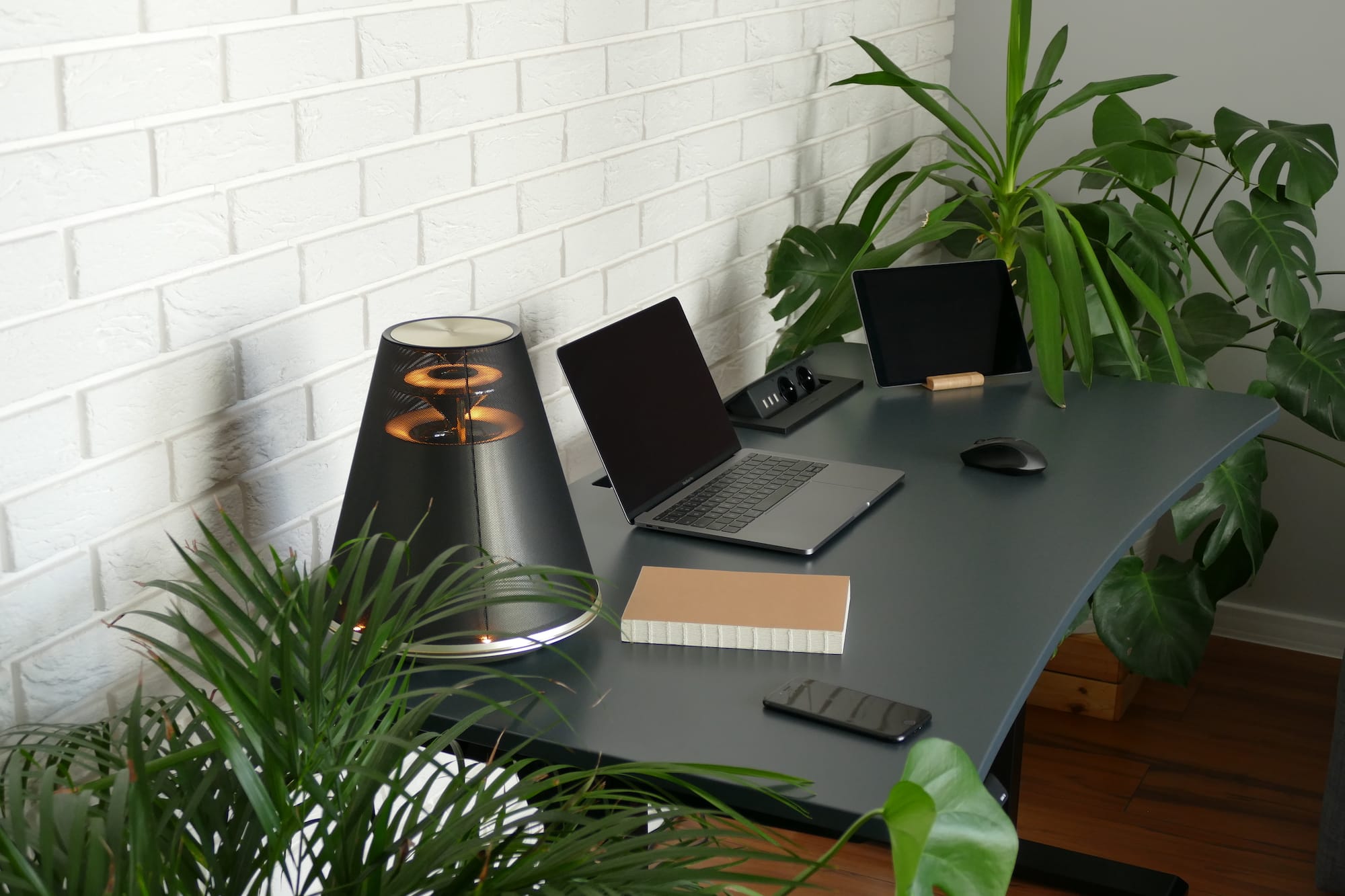 Zdjęcie okładkowe wpisu Deskwise – wygodne i regulowane biurko