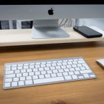 Zdjęcie okładkowe wpisu: Miejsca na biurku zawsze za mało – Pout Fast Charging Hub Monitor Stand