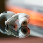 Zdjęcie okładkowe wpisu: Kiedy AirPods Pro lądują u sąsiada na balkonie, to czas na kreatywne myślenie [lifehack]