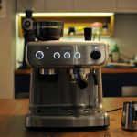 Zdjęcie okładkowe wpisu: Domowy barista? Mistrz Polski testuje Breville Barista Max!