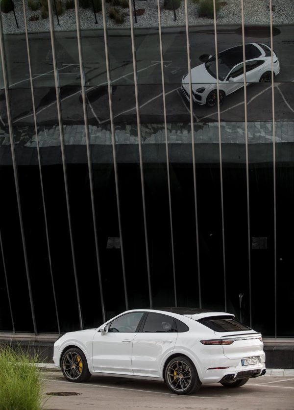 02_Porsche_Cayenne_Coupe_turbo_white (171) iMagazine