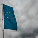 Zdjęcie okładkowe wpisu: Aplikacje śledzące kontakty międzyludzkie muszą być zgodne z wytycznymi UE