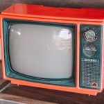 Zdjęcie okładkowe wpisu: Stoimy okrakiem na przełomie