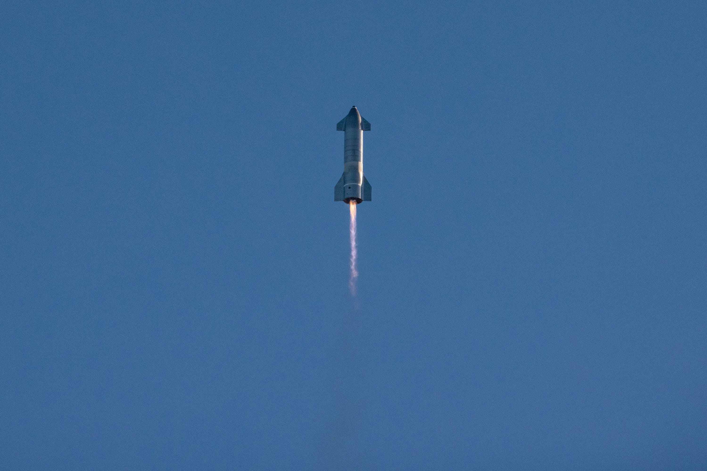 Zdjęcie okładkowe wpisu Do pięciu razy sztuka – nareszcie SpaceX udało się wylądować Starshipem