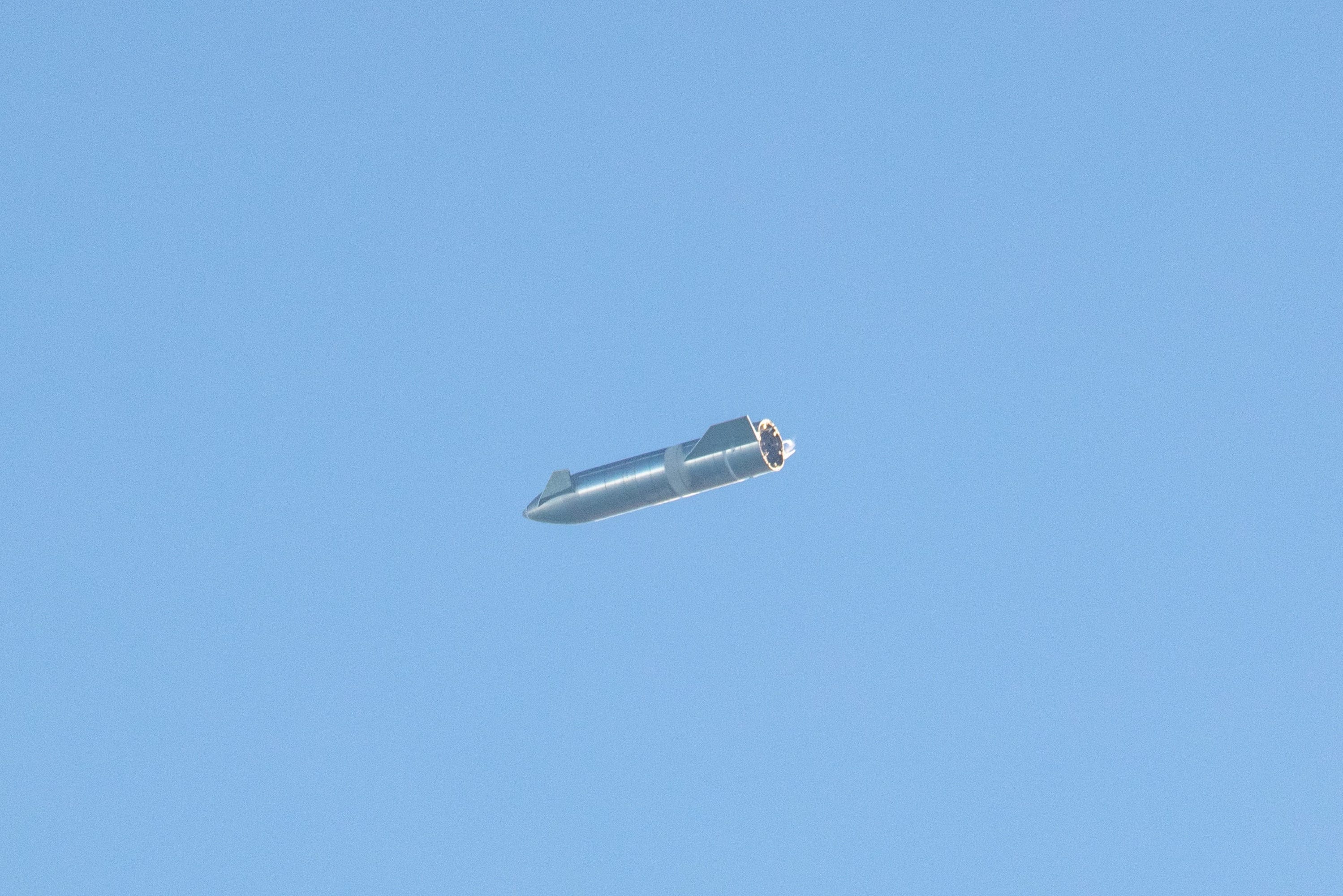 Zdjęcie okładkowe wpisu Spektakularny, testowy lot Starshipa