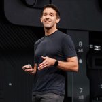 Zdjęcie okładkowe wpisu: Układanka ułożona. John Ternus przejmuje kontrolę nad&nbsp;designem Apple – to&nbsp;już nie&nbsp;wyścig, to&nbsp;namaszczenie