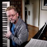 Zdjęcie okładkowe wpisu: Jim Reekes opowiada jak skomponował najbardziej charakterystyczne dźwięki dla Apple