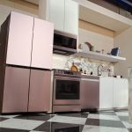 Zdjęcie okładkowe wpisu: Nowe designerskie AGD od Samsunga – lodówki, odkurzacze, a nawet szafka odświeżająca buty