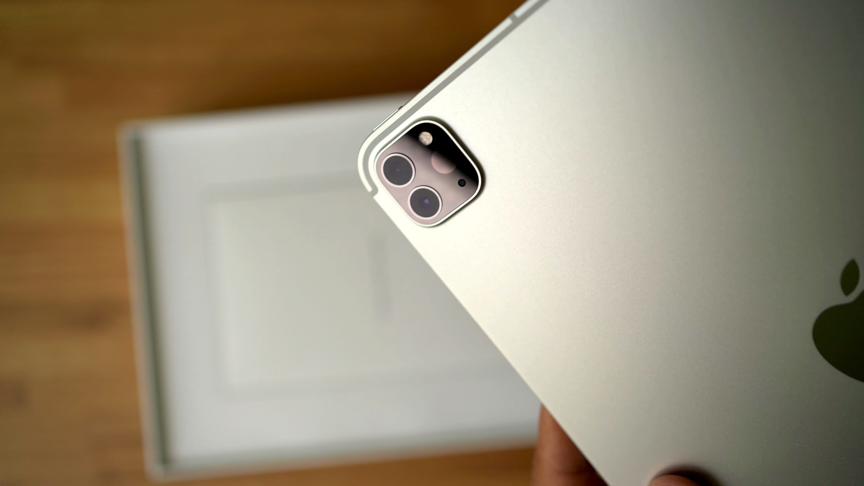 Zdjęcie okładkowe wpisu Apple pracuje nad specjalną wersją iPadOS 17 dla większych iPadów?