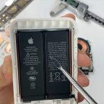 Zdjęcie okładkowe wpisu: Co kryje wnętrze bateria MagSafe?