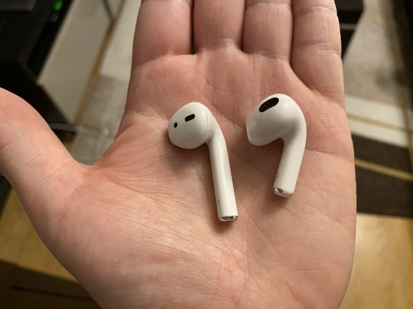 AirPods 3 obok AirPods 1