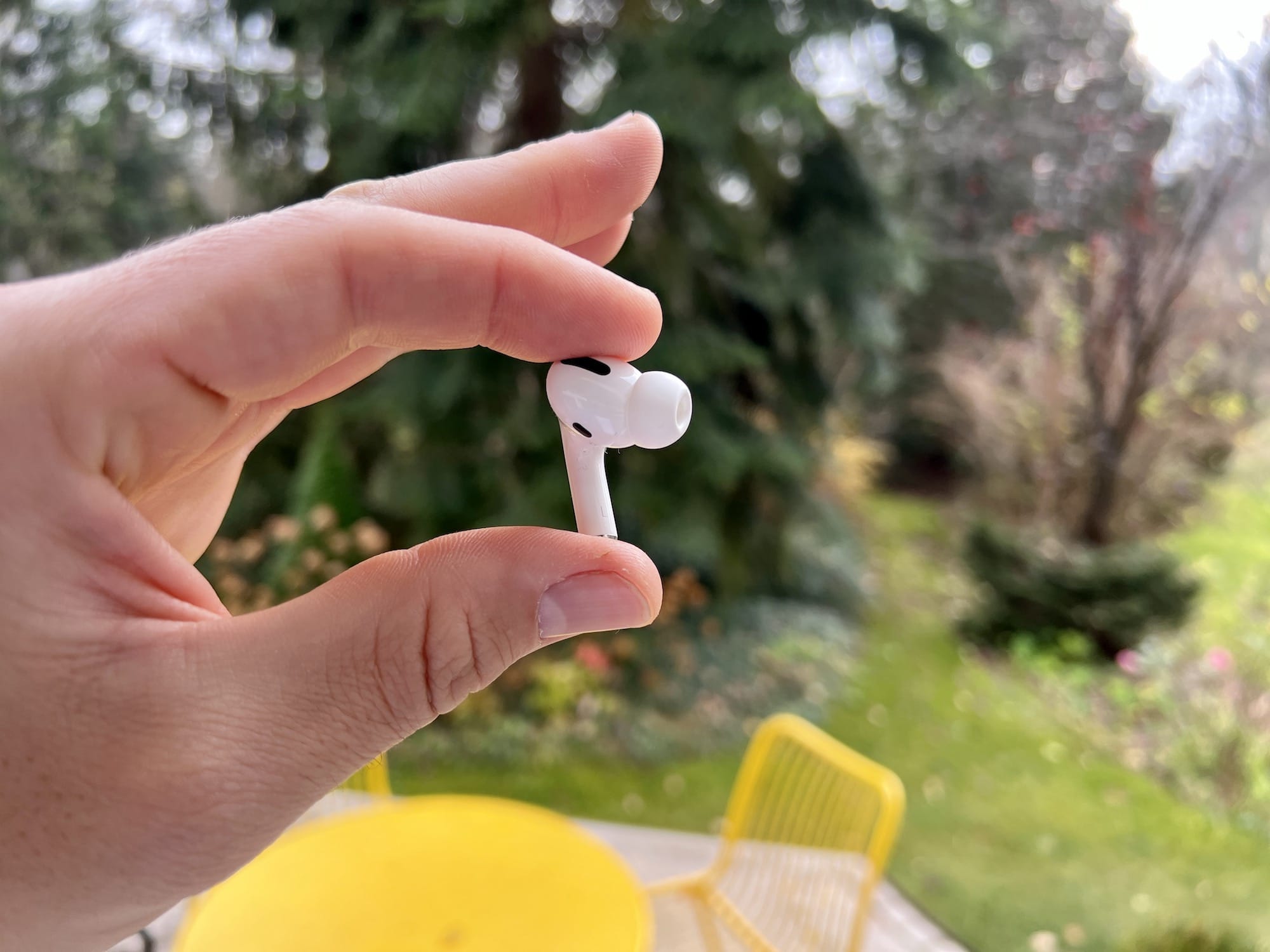 Zdjęcie okładkowe wpisu AirPods Lite i Apple Watch z wyświetlaczem microLED