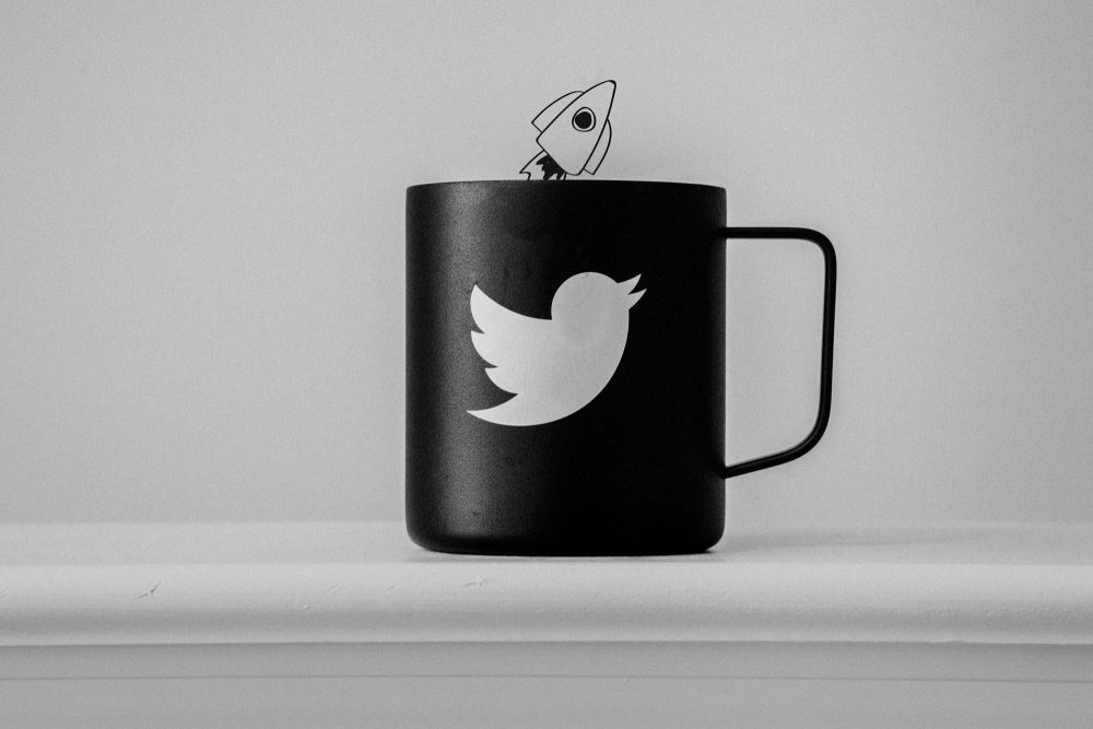 Zdjęcie okładkowe do wpis Elon Musk kupił Twittera za 44 miliardy dolarów