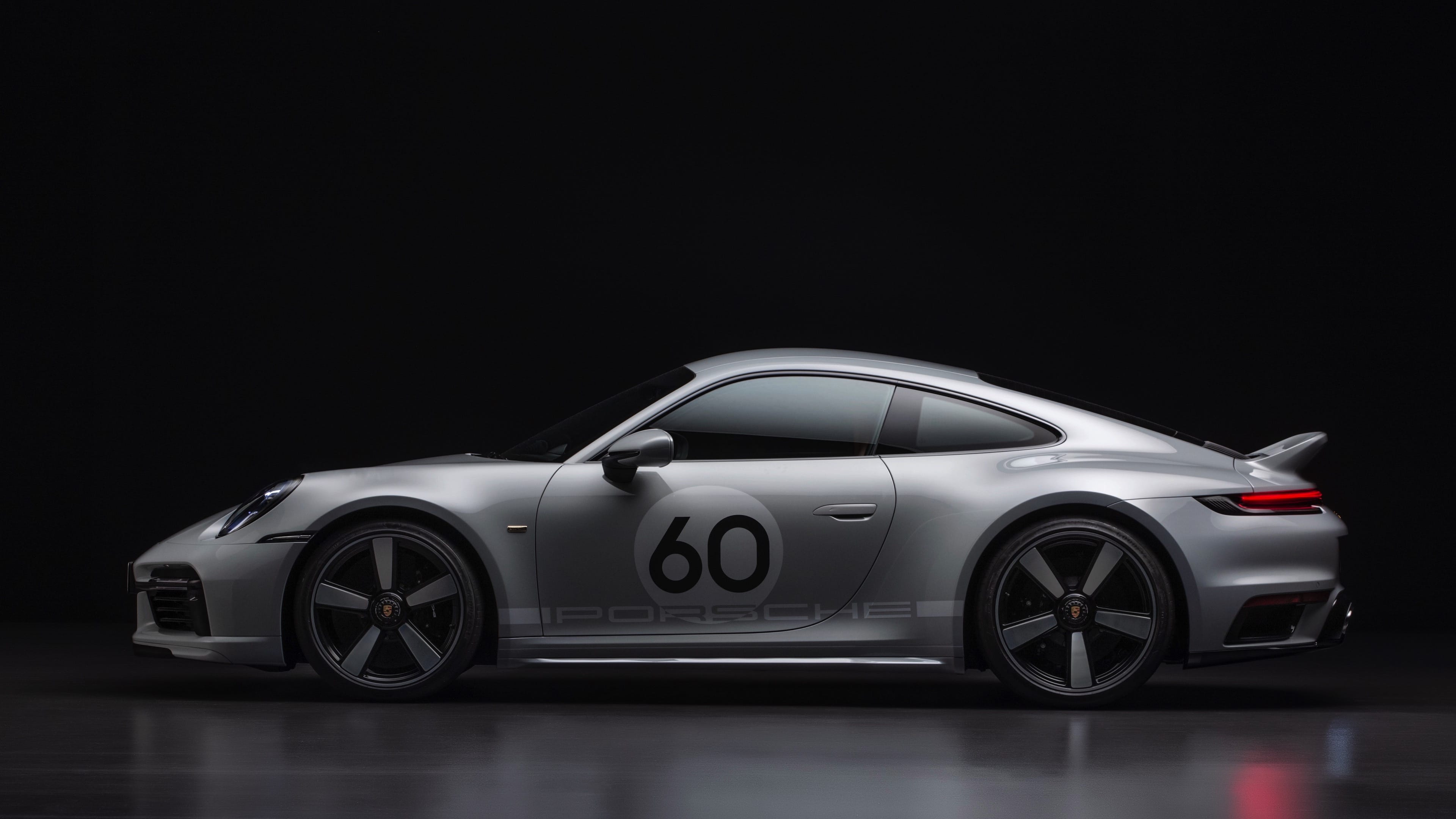 Zdjęcie okładkowe wpisu Porsche 911 992 Sport Classic – limitowane, wyjątkowe, z ręczną skrzynią biegów [galeria + wideo]