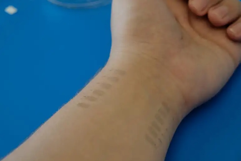 Zdjęcie okładkowe wpisu Grafenowy tatuaż zmierzy ciśnienie krwi – że co?!