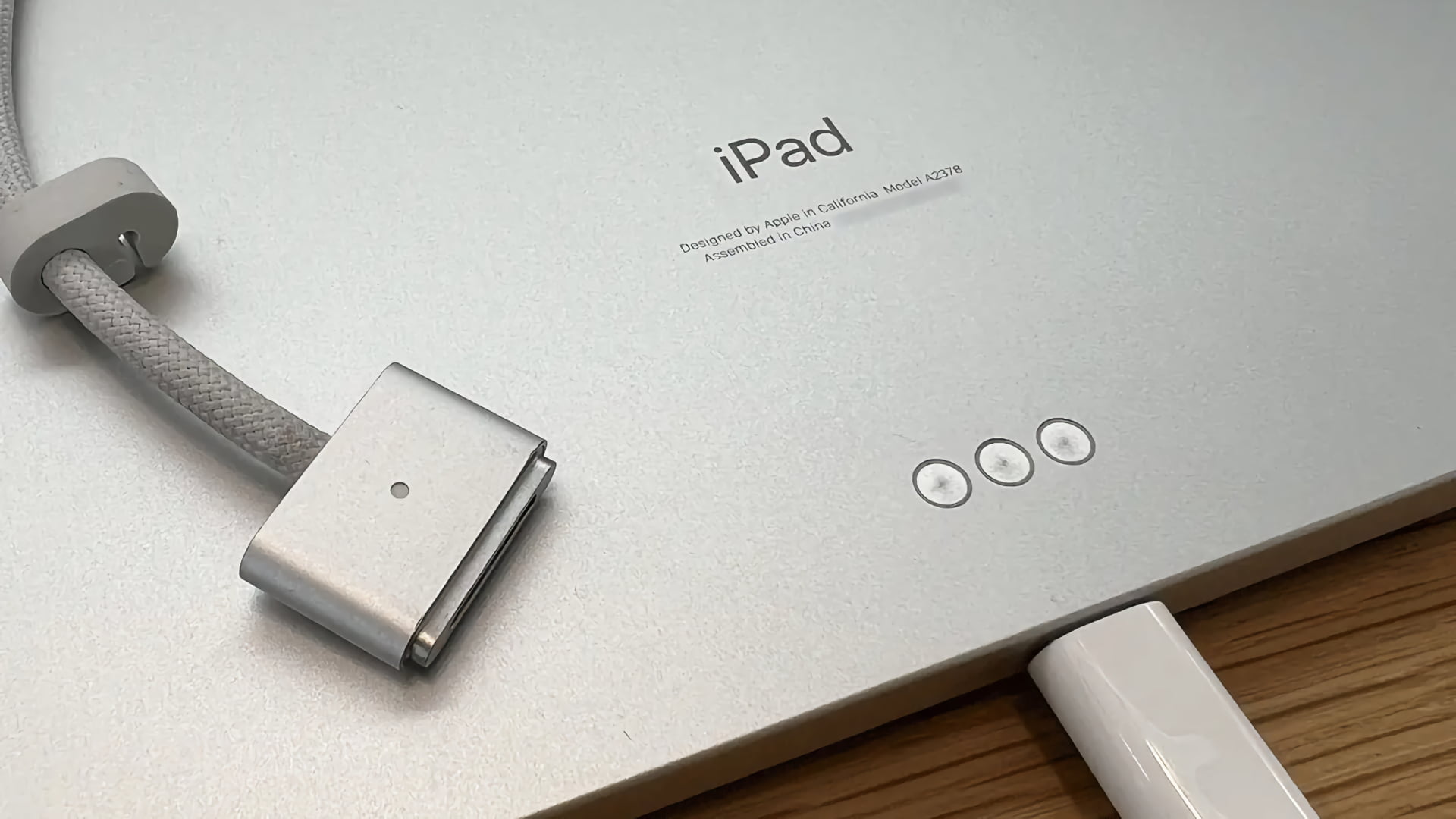 Zdjęcie okładkowe wpisu iPad Pro nowej generacji z nowymi 4-pinowymi złączami?