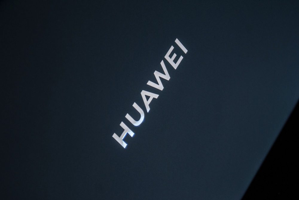 Zdjęcie okładkowe do wpis Amerykański gigant płaci Huawei za&nbsp;patenty AI. Pęka mit technologicznej żelaznej kurtyny
