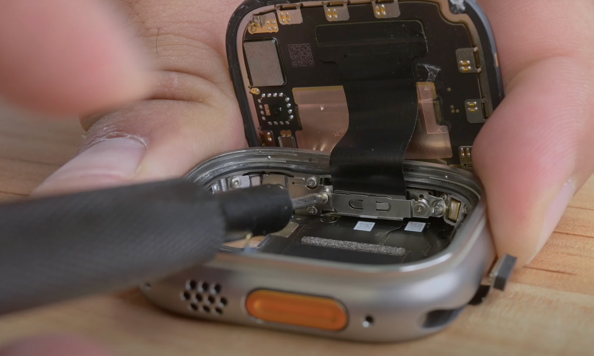 Zdjęcie okładkowe wpisu Apple Watch Ultra rozebrany przez iFixit
