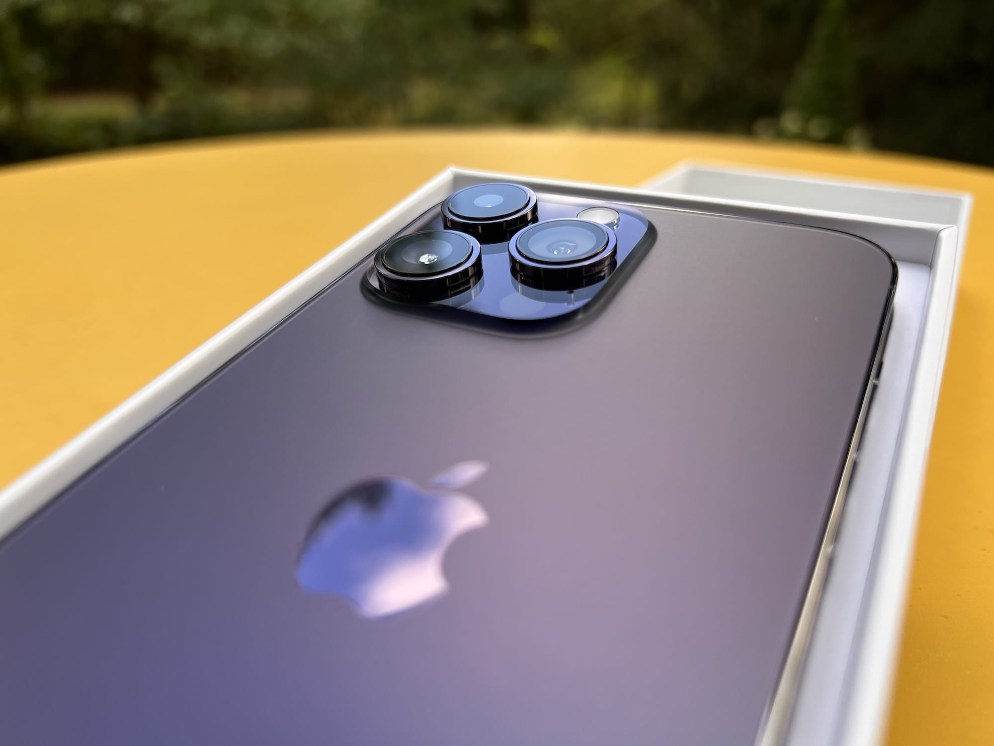Zdjęcie okładkowe wpisu Tipsy dla iOS 16 – puknięcie w plecy telefonu jako dodatkowy przycisk